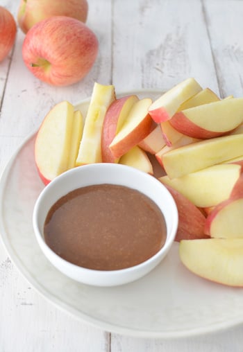 Caramel-Sauce-with-Fresh-Fruit