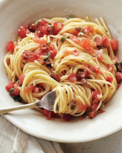 pasta-with-fresh-tomato-sauce
