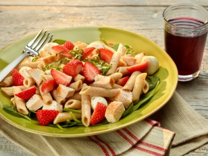 Strawberry_Mozzarella_Chicken_Pasta_Salad_500