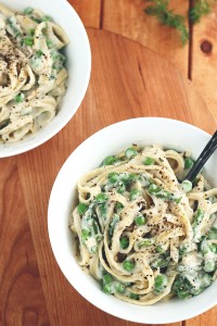 vegan-garlic-alfredo-with-peas-asparagus5