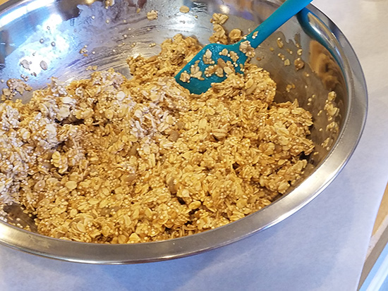 The Everyday Chef: Crunchy Homemade Granola (no sugar added). Fruits And Veggies More Matters.org