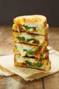 grilled-sundried-tomato-spinach-pesto-sandwiches-600x900