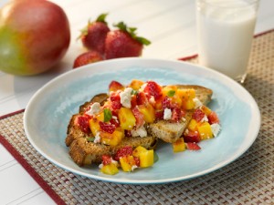 strawberry-mango-toast_500