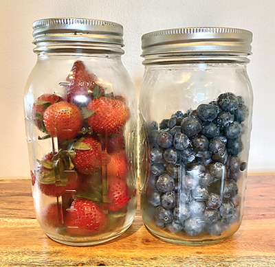 How to keep your #fruit #fresh for longer - #masonjar #lifehack like, how to clean fruit