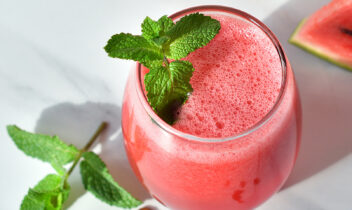 Fresh,Watermelon,Juice,With,Mint,And,Ice,In,The,Glass