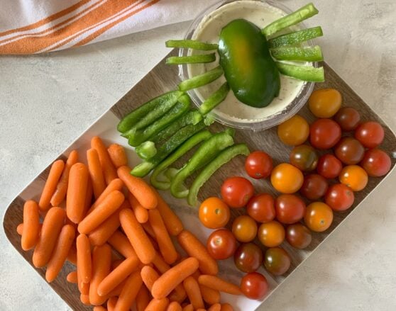 green pepper spider veggie and dip tray