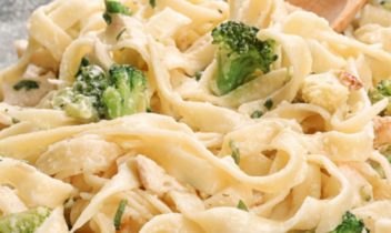 chicken alfredo with broccoli