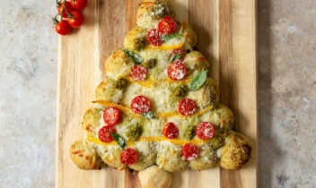 Christmas Tree Veggie Pizza Bites